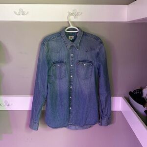 Levi’s western shirt. Size L. Like new. Denim Blue.